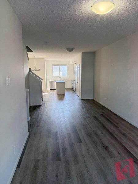 160 Edith Place - Main Floor photo 2