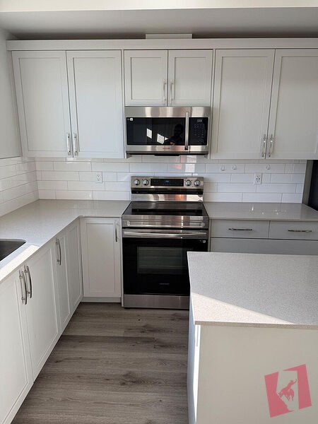 160 Edith Place - Main Floor photo 3
