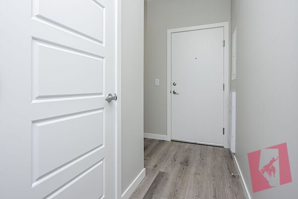 Amazing Location Modern 2 Bedroom With Upgrades! photo 2