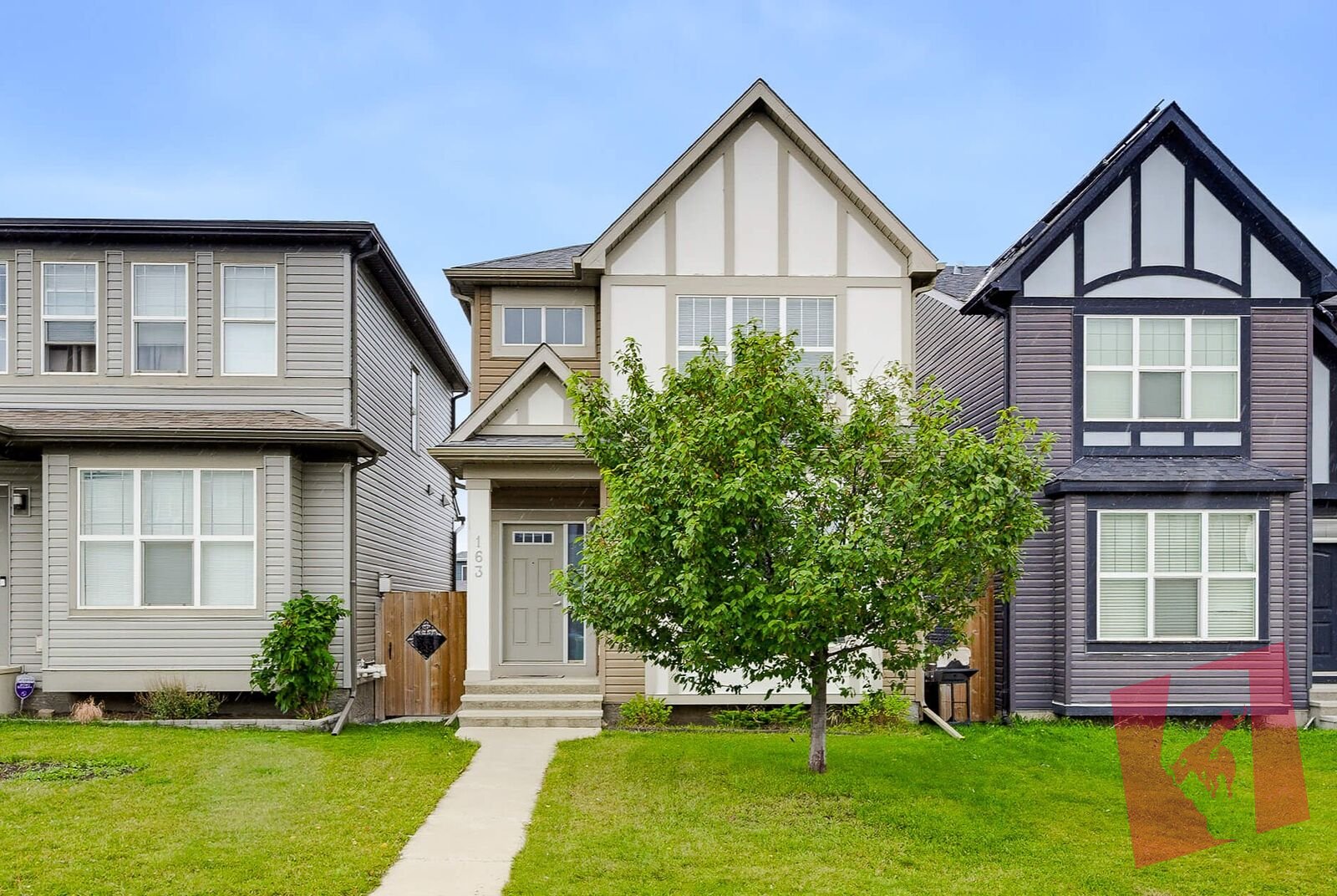 2 STOREY, 4 BEDS + DEN IN EVANSTON