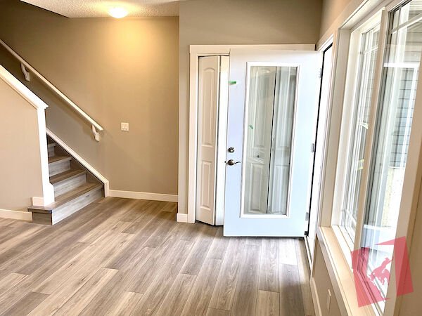 Modern 1 Bed Basement Suite in Rockland Park