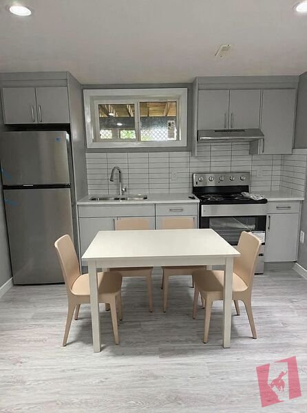 Bright & spacious 2 bedrooms Basement