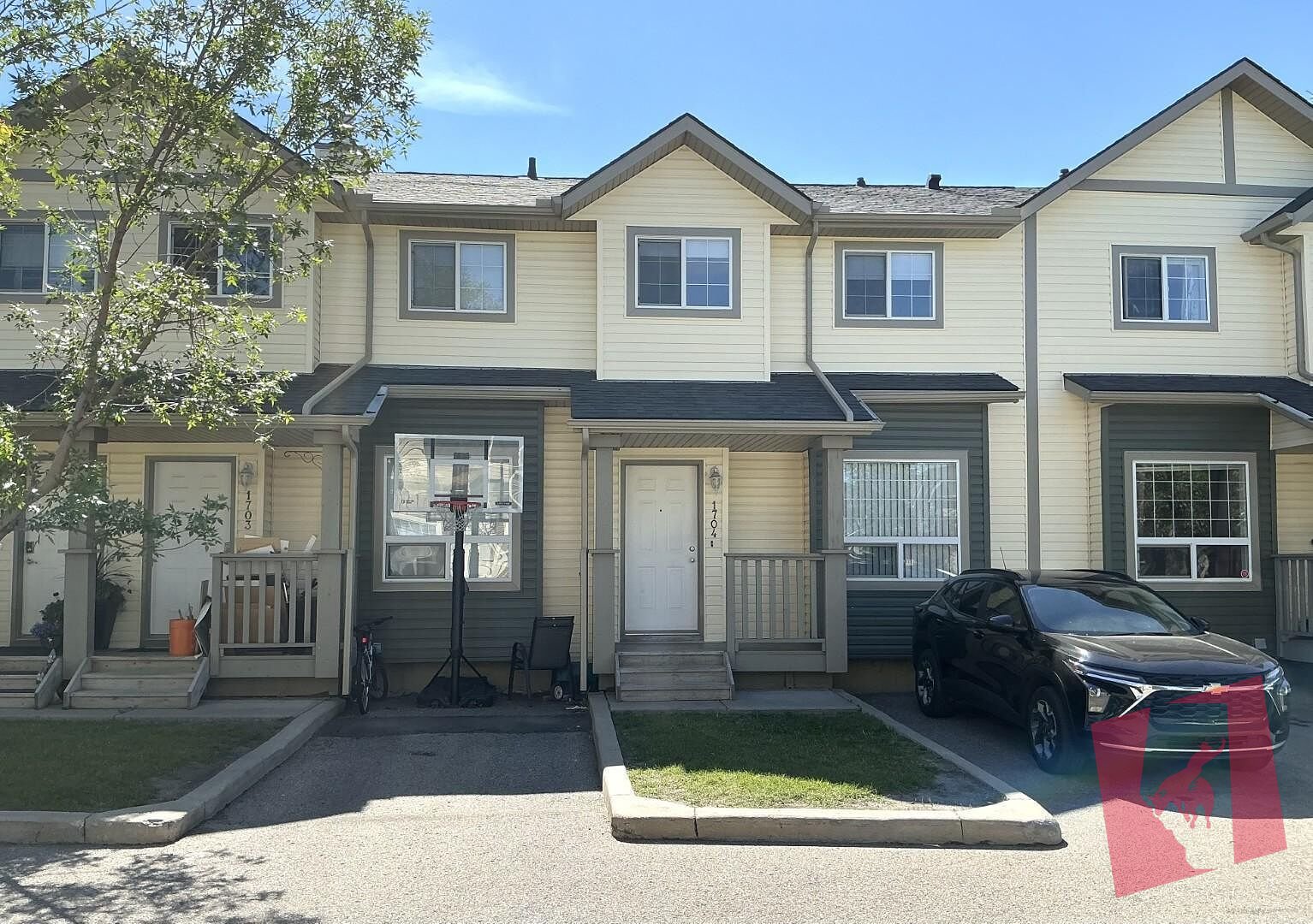 Bright 2-Bedroom Taradale Townhouse with New Flooring and South-Facing Deck