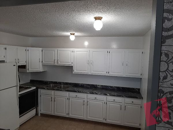 2 bedroom townhouse close to many amenities photo 4