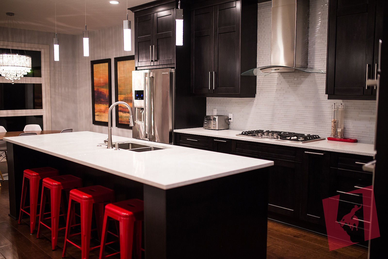 Luxury Duplex just minutes from LRT and Downtown