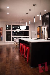 Luxury Duplex just minutes from LRT and Downtown photo 2