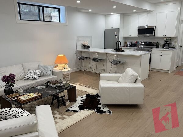 Cozy room for with private entrance for rent, steps away from everything!