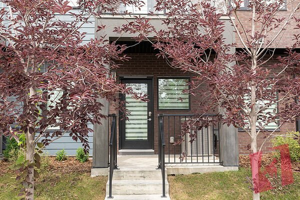 Modern 4 BR/3.5 BA Townhome w/ Central A/C & Double Garage photo 3