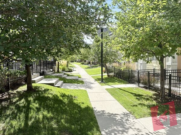 Beautiful 2 Bedroom Townhouse with garage In Auburn Bay