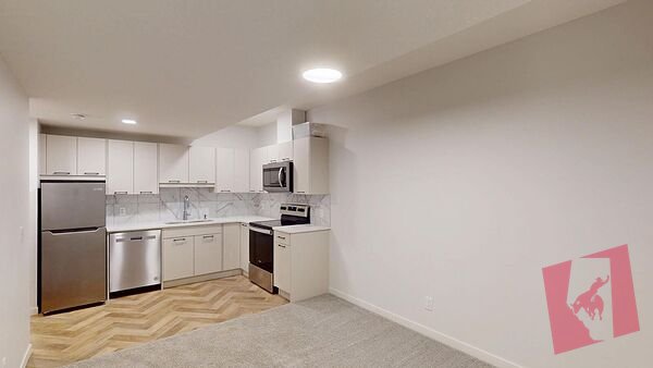 Modern 2-Bedroom Lower-Level Suite in Desirable Legacy Community photo 2