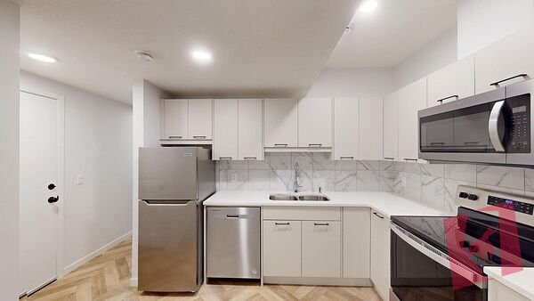 Modern 2-Bedroom Lower-Level Suite in Desirable Legacy Community photo 3