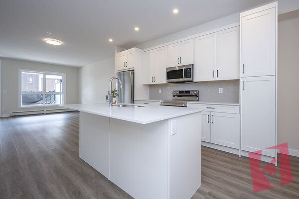 2 Bed, 2 Bath with Lake Views!