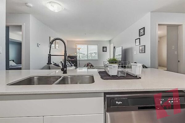 Spacious 2 Bedroom, 1 Bath, + Den + Balcony in Skyview Ranch! photo 2