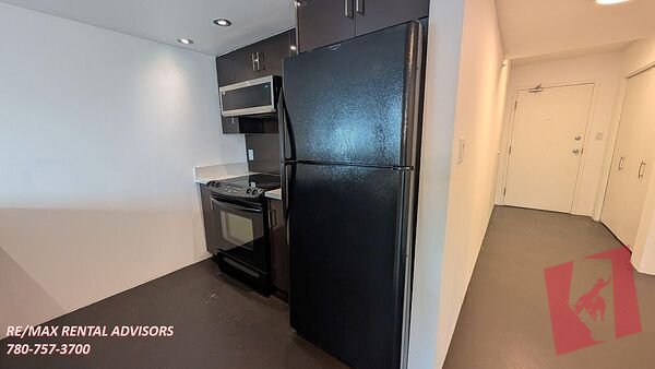 SPACIOUS 1 BED+OPEN DEN, 1 BATH 5TH-FLOOR APARTMENT W/AN UNDERGROUND PARKING STALL IN THE COMMUNITY OF BELTLINE DOWNTOWN photo 3