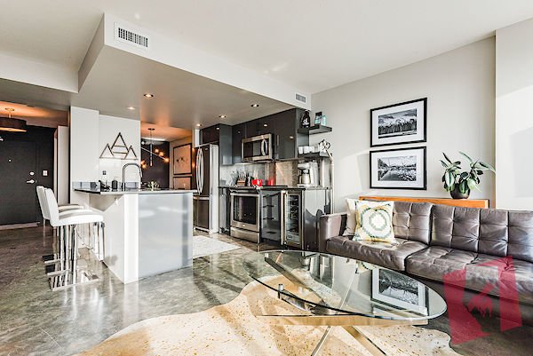EXECUTIVE FURNISHED 1 BEDROOM & DEN | 16TH FLR | MTN VIEWS | UG PARKING | A/C photo 3