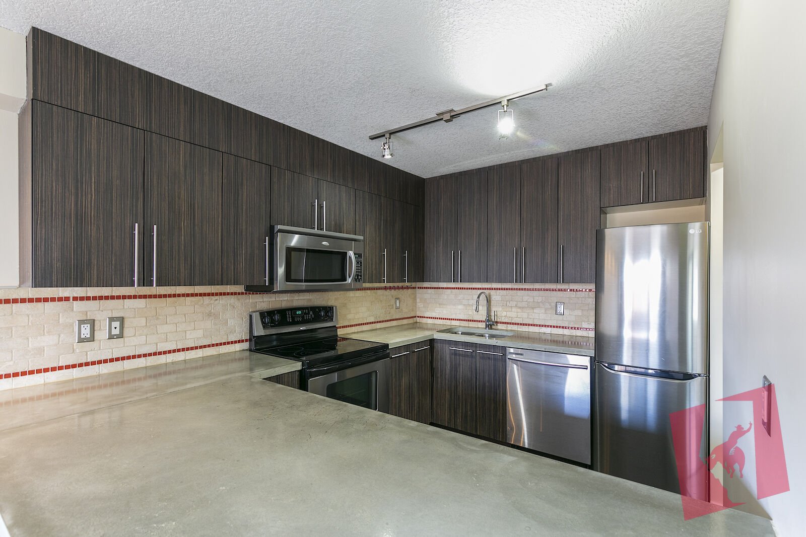 Cozy, Quiet & Well-Designed with In-Suite Laundry