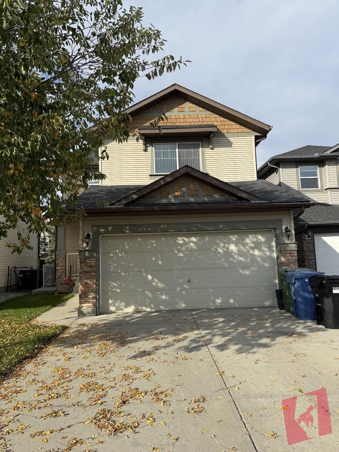 Cougar Ridge Comfort | Spacious 3-Bedroom Home with Double Garage