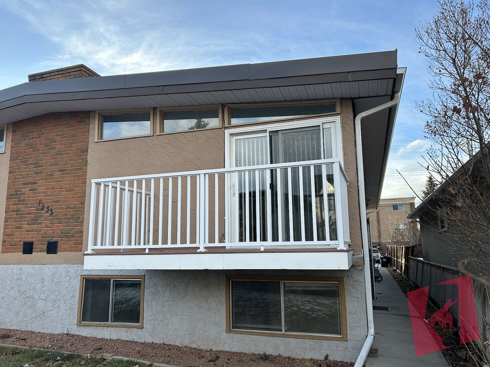 KILLARNEY- INNER CITY 3 BEDROOM 1.5 BATH TOWNHOUSE