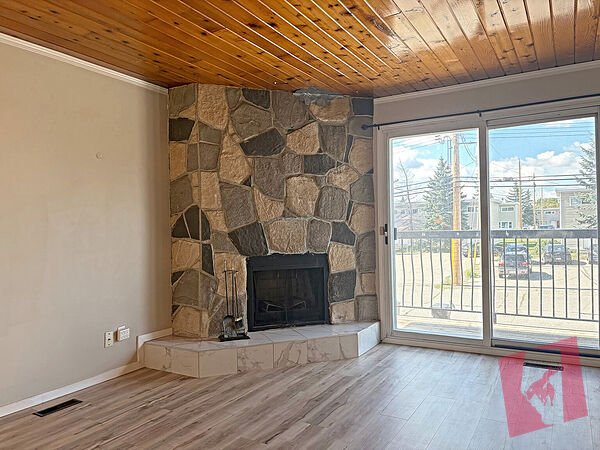 Renovated Forest Heights 4Plex 2 Bed 1.5 Bath Unit with Fireplace! photo 2