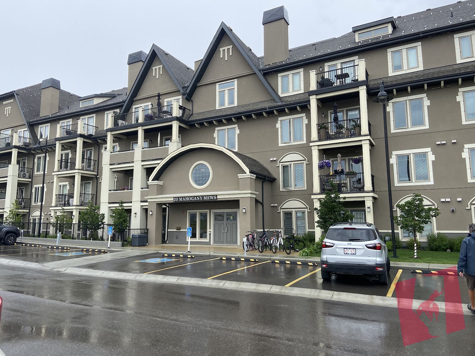 Top floor 1 Bedroom condo in Mahogany photo 2