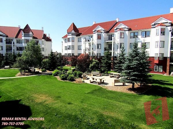 GREAT 2 BED, 2 BATH, 2ND FLOOR CONDO W/ UNDERGROUND PARKING STALL IN ROYAL OAK photo 2