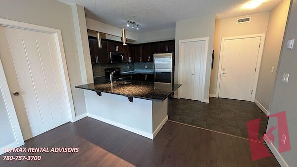 GREAT 2 BED, 2 BATH, 2ND FLOOR CONDO W/ UNDERGROUND PARKING STALL IN ROYAL OAK photo 3