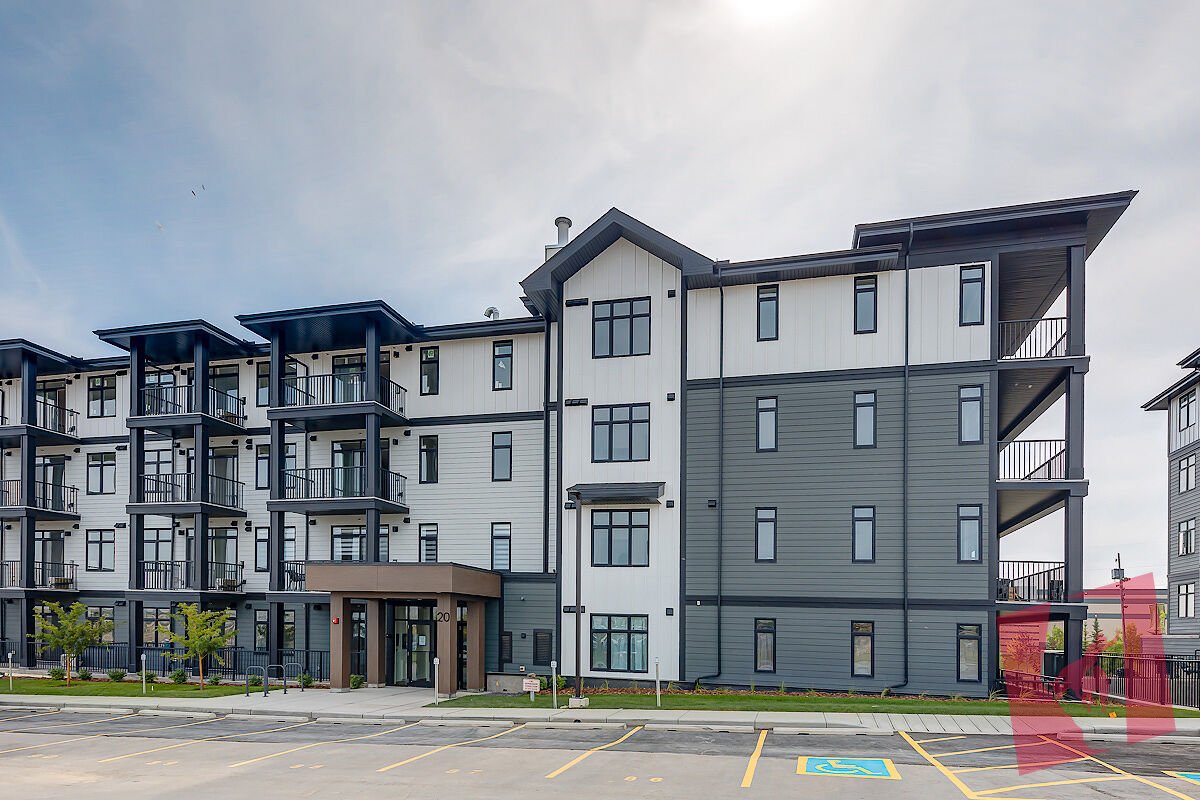 Fantastic 2 Bed Condo! Make this home!