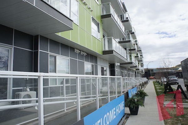 Well kept 2 bedrooms Apartment Steps Away From YMCA photo 2