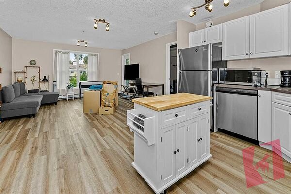 2000 Applevillage Court SE photo 2