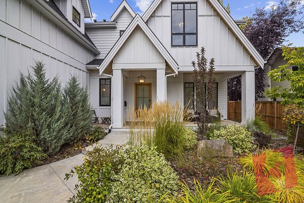 Furnished Executive Residence on the Glenmore Reservoir photo 3