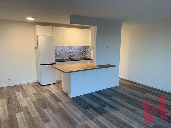 2 BEDROOM 3rd FLOOR EDGE OF DT HEAT/WATER INCL