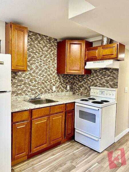 Cozy 1 Bed & 1 Bath Basement Suite in Forest Lawn photo 3