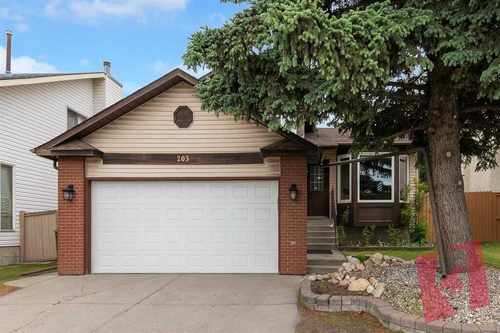 SPECTACULAR 4 level split home photo 2