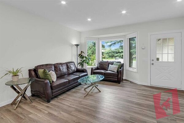 SPECTACULAR 4 level split home photo 3