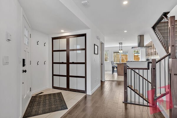 3 bedroom renovated infill for rent in Bankview/Richmond photo 2