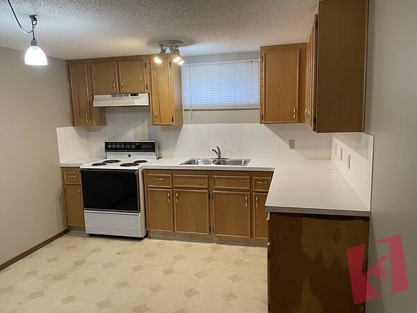 Cozy two bedroom basement suite in Marda Loop photo 4