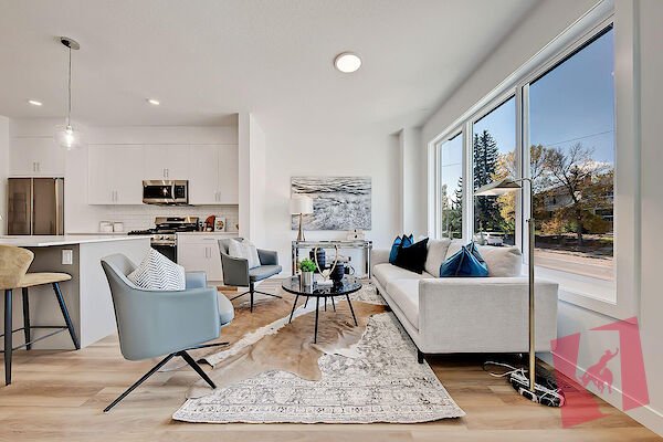 Charming 3 Bedroom Townhome in Altadore photo 2
