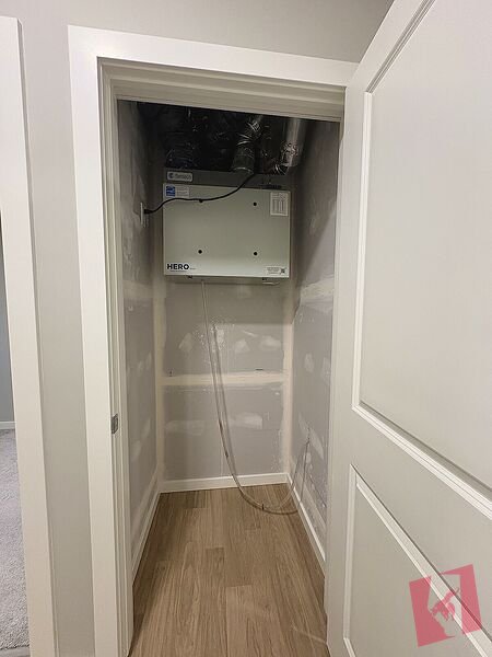 Modern, Cozy & Spacious 1 Bed ,1 Bath Basement Unit in Legacy photo 3