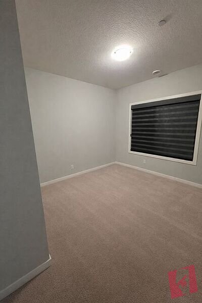 02 Bedrooms Beautiful Very Clean Legal Walkout Basement Suite photo 2