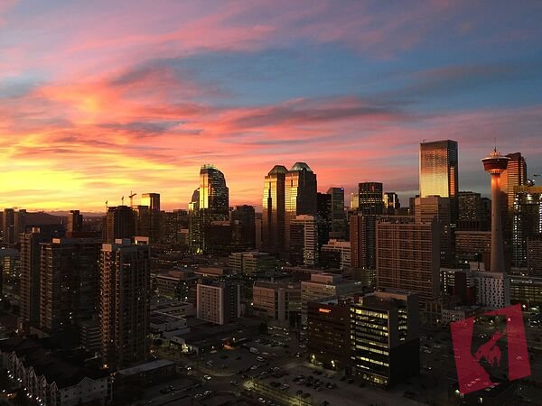 2 Bedroom Suite with Amazing Views of Mountains & Downtown Calgary