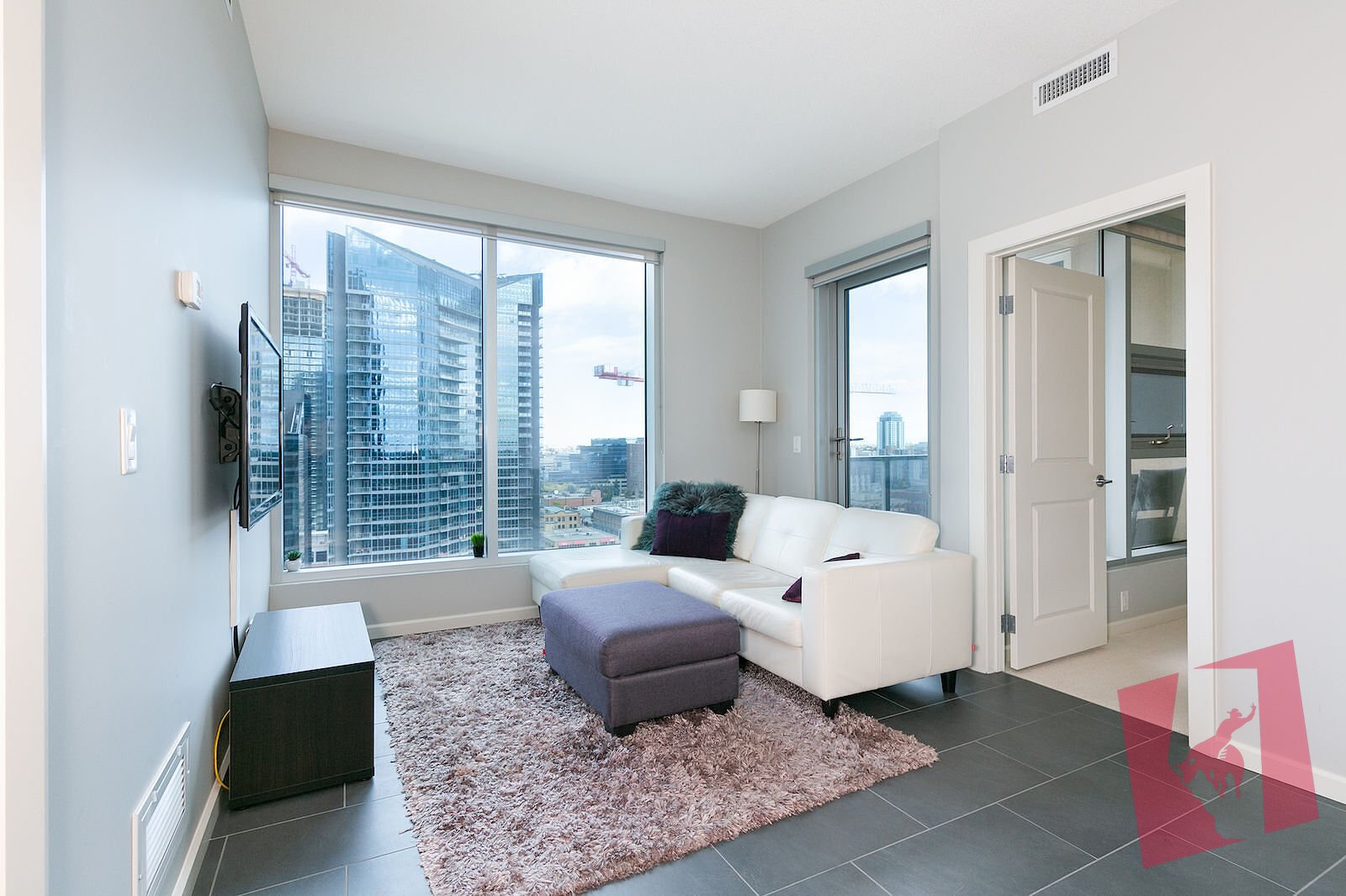 ELEGANT 2-BEDROOM, 2-BATH CONDO WITH DOWNTOWN VIEWS – NUERA