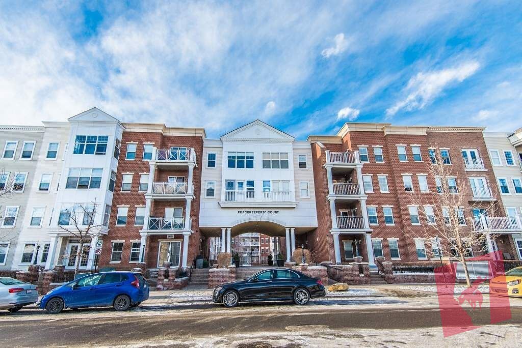 Beautifully appointed 1 bedroom plus den condo!