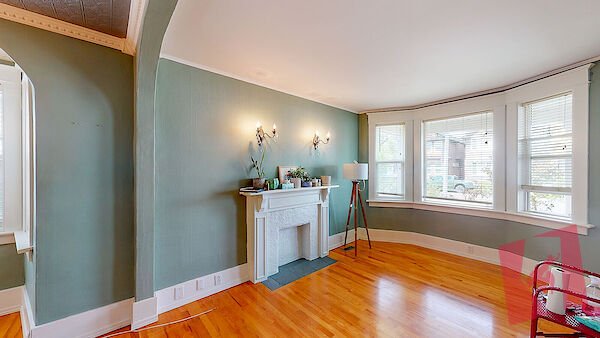 2107 5 Ave Nw photo 3