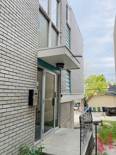 1 Bed Unit with Parking near Downtown photo 2
