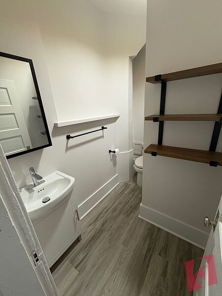 2 Bedroom Unit with unbeatable location photo 3