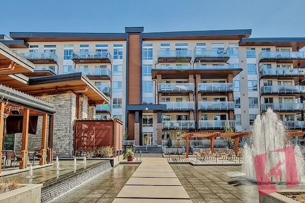 Beautiful 1 Bedroom + Den Condo in Mahogany! (PC3413) photo 2