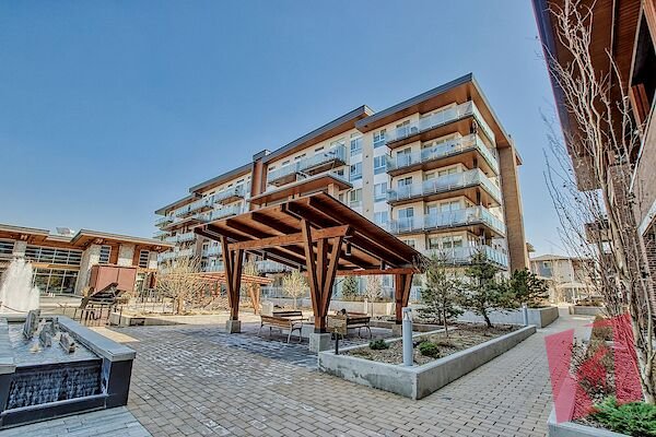 Beautiful 1 Bedroom + Den Condo in Mahogany! (PC3413) photo 3