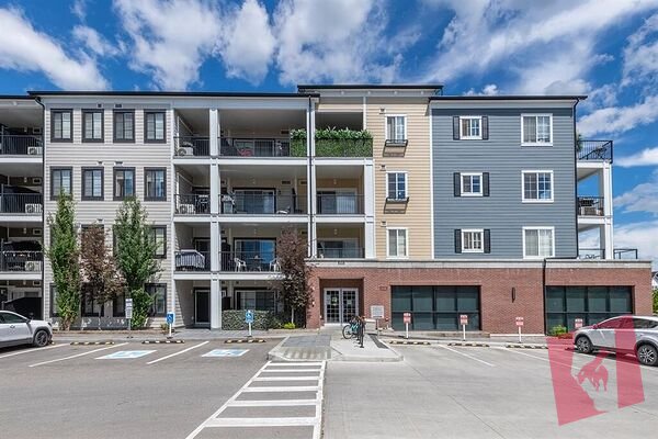 Executive Corner Unit | 2 Bed + 2 Bath | Underground Parking & Storage photo 2