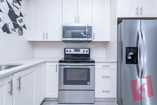 Executive Corner Unit | 2 Bed + 2 Bath | Underground Parking & Storage photo 3
