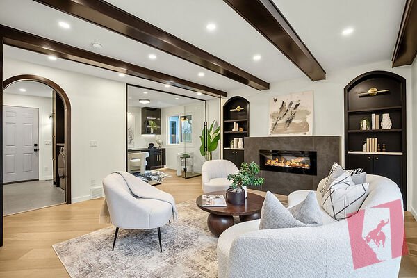 Fully Renovated Luxury 4-Bedroom + Office in Oakridge | Month-to-Month photo 2